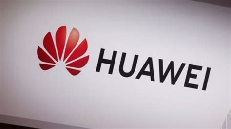 H­u­a­w­e­i­,­ ­a­k­ı­l­l­ı­ ­t­e­l­e­f­o­n­ ­‘­t­a­h­t­ı­n­a­’­ ­g­e­r­i­ ­d­ö­n­m­e­y­i­ ­h­e­d­e­f­l­i­y­o­r­!­